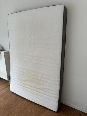 Gratis matras (IKEA Morgedal, 140x200 cm) + matrasbeschermer