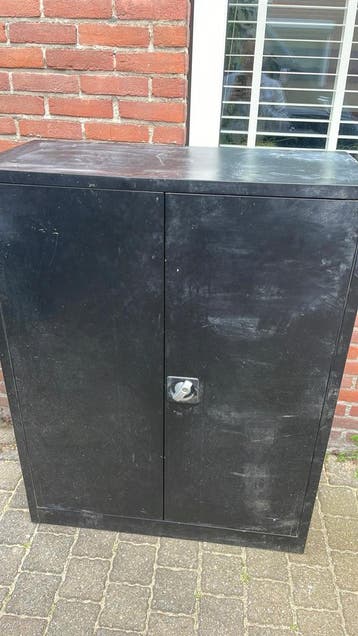 GRATIS ijzeren kast oud ijzer