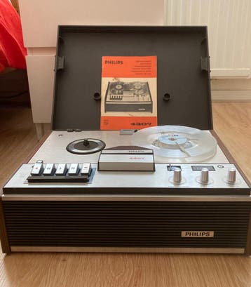 Philips bandrecorder met microfoon en banden