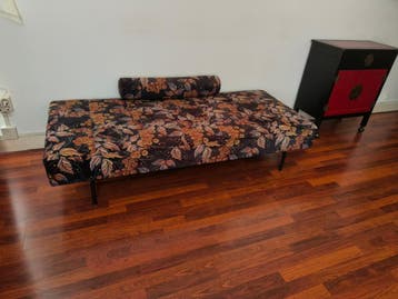 Bank/bed in zeer goede staat voor 2 goede flessen wijn