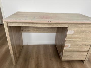 Bureau met lades - reeds gedemonteerd