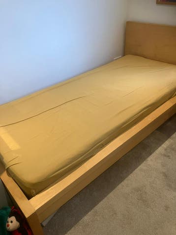 Ikea bed malm 90 x 200 GRATIS