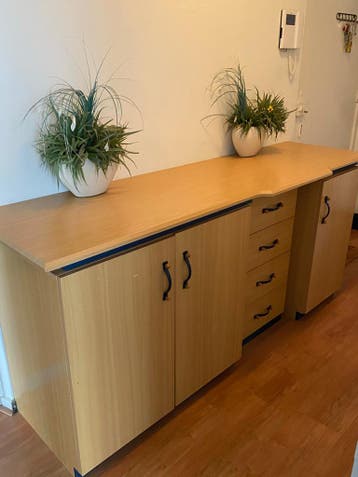 Houten dressoir met lades en kasten