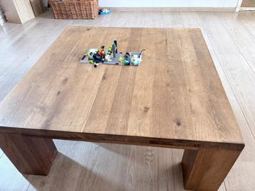 Salontafel van massief hout. Gratis.