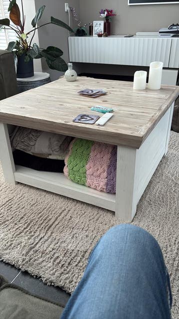 Gratis salontafel en bijbehorende kas.