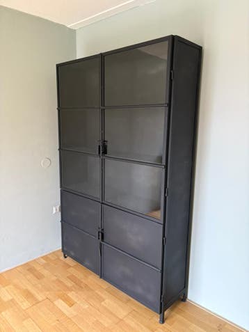Unieke stalen kast