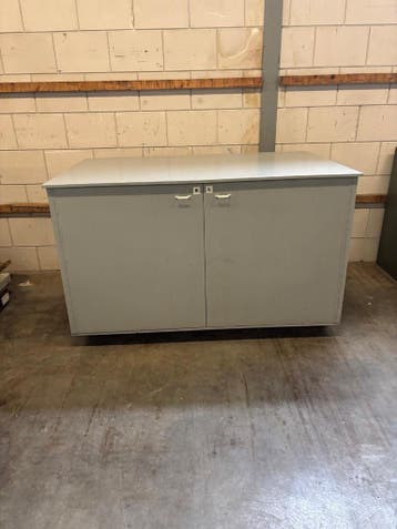 Houten kast middel
