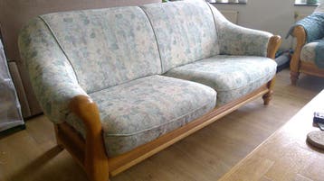 Gratis: licht eiken driezitsbank met groene bekleding