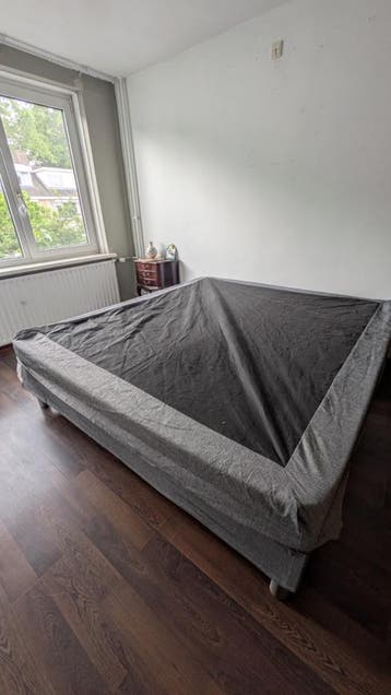 Jysk bed 200x180 cm met kapotte latten, gratis af te halen