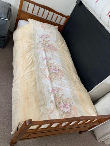 Kast, bed, nachtkastje inclusief matras en spiraalbodem,