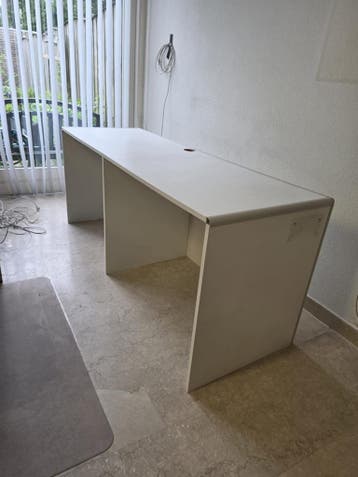 Bureau met achterwand - 184x63x75 cm (bxdxh)