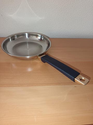 Pan middel maat (gebruikt paar x)