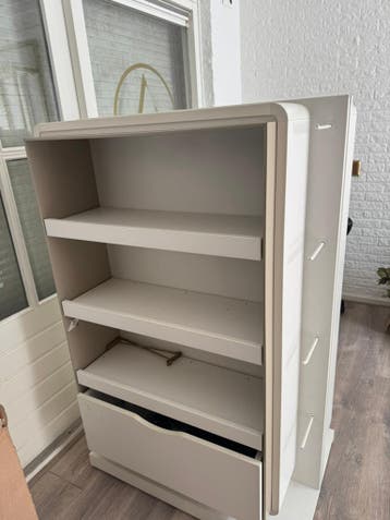 Draaibare opbergkast / displaykast met lades