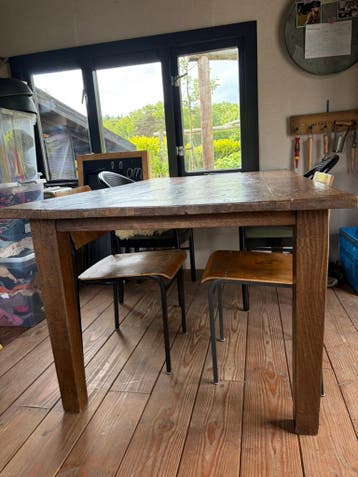 Gratis op te halen koloniaal houten eettafel!
