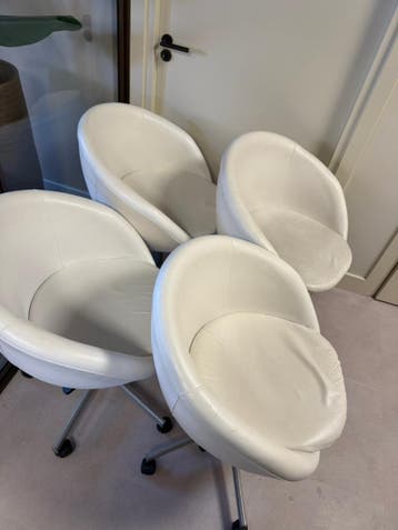 4 witte kuip draaistoeltjes