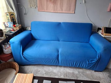 Comfortabele 2,5-zits bank in taupe + een blauwe hoes