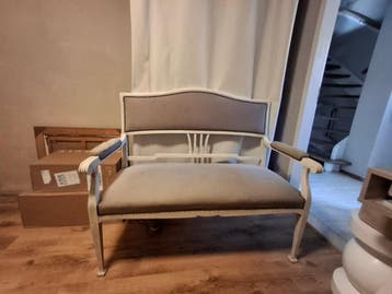 Oud bankje - gratis afhalen (moet opnieuw bekleed)