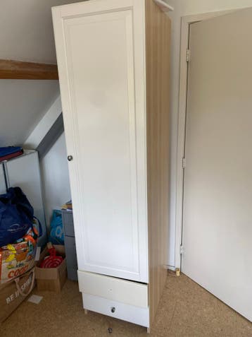 Witte ikea kledingkast met spiegel en 2 lades