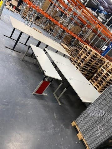GRATIS  ==> Bureautafels <==  GRATIS  !!!