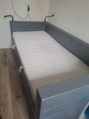 WOOOD bedbank Dennis grenen staalgrijs met matras en lade