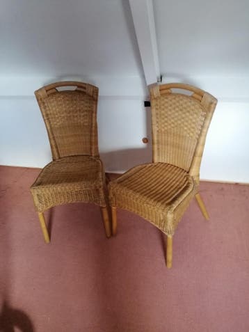 Gratis 4 rotan stoelen