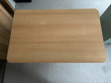 Gratis in Hoogkerk: Salontafel met opbergruimte - Licht hout