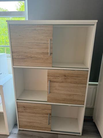 Kast/boekenkast met schuifdeuren GRATIS