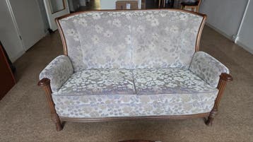 Vintage tweepersoonsbank met bloemenprint