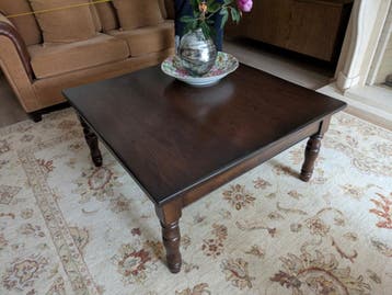 Massief houten salontafel met lade en hoektafel