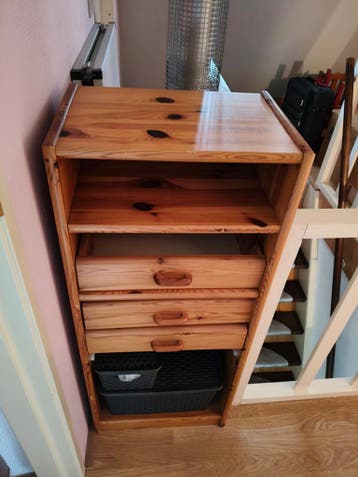 3 bruine houten kasten