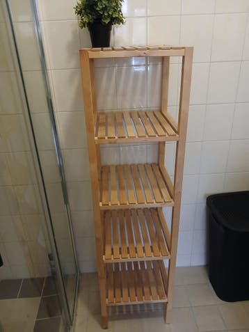 Houten badkamerrek met 4 planken