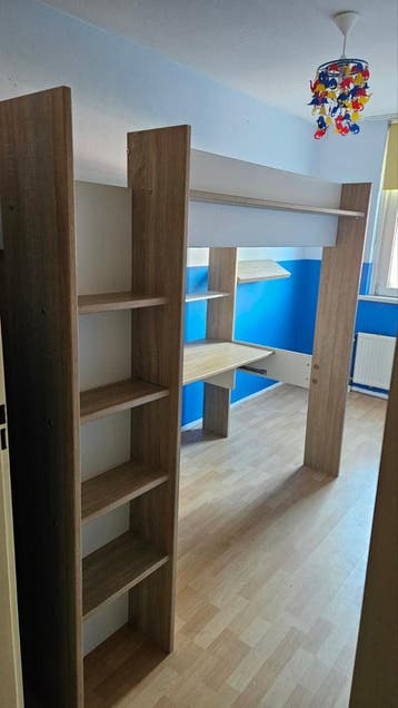 Hoogslaper met bureau en kast