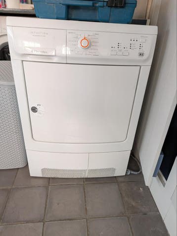 Oud ijzer!Electrolux droger - met defect, gratis af te halen
