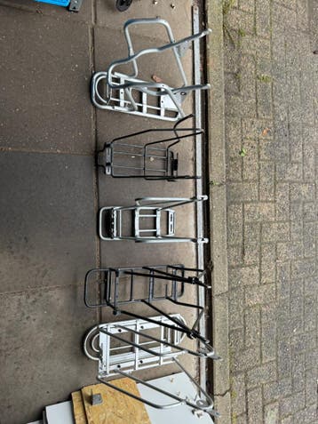Partij fietsdragers / voordrager en bagagedragers