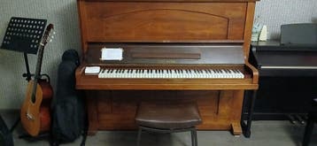 Beautiful old piano ( Free of charge )
