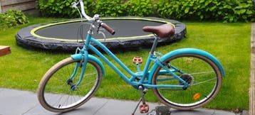 Leuke turquoise fiets met versnellingen