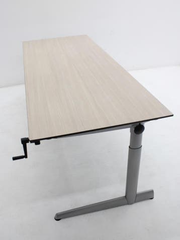 GRATIS Ahrend in hoogte verstelbaar bureau 80 x 180
