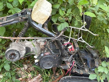 Oud ijzer oude scooter gratis meenemen