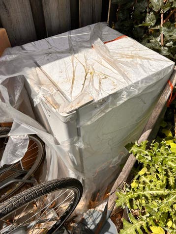 Oude vriezer/koelkast voor onderdelen of recycling