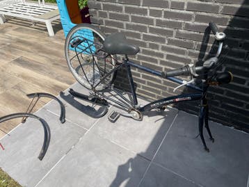 Gazelle fietsframe met onderdelen - opknapper