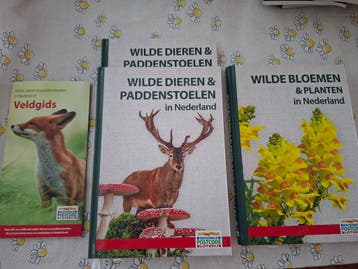 Diverse boekjes postcode loterij