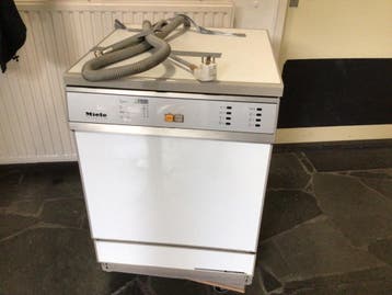 Gratis gebruikte Miele vaatwasser voor profesioneel gebruik.