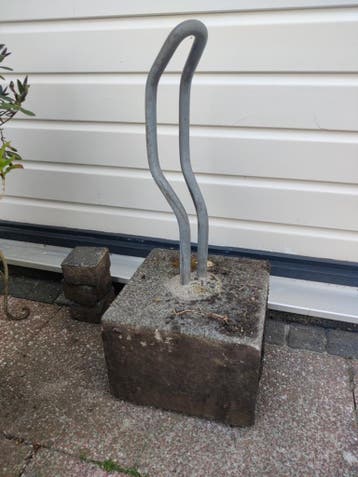 2x Fietsenstandaard 30x30 betonblok