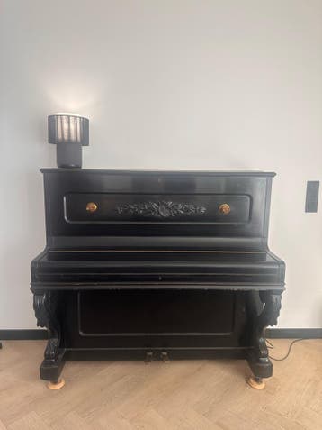 Antieke Zwarte Piano - Klassiek Design