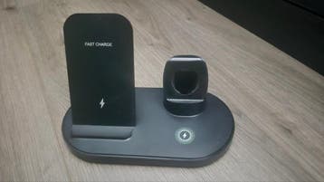Gratis: Draadloze oplader voor telefoon, smartwatch, earbuds