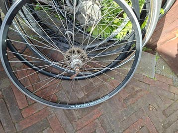 Diverse wielen en andere onderdelen beschikbaar