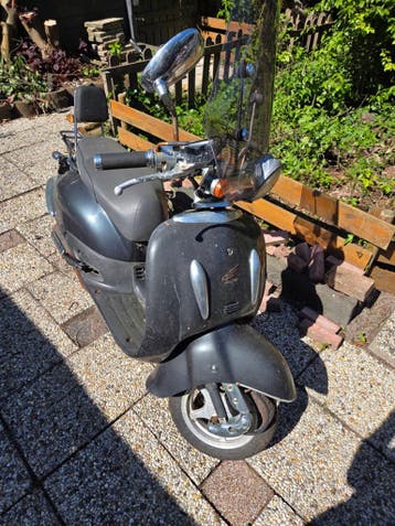 Benzhou scooter met windscherm