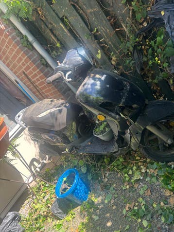 Scooter met schade - gratis af te halen voor onderdelen/hobb