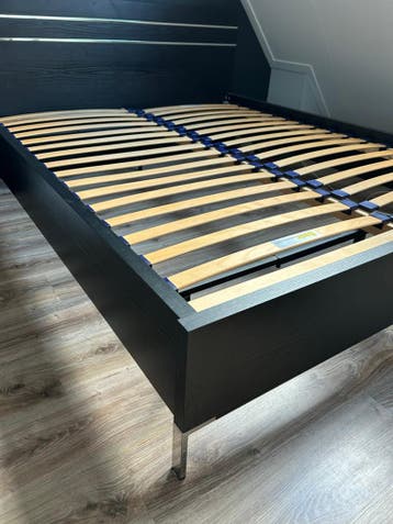 Tweepersoonsbed zwart met lattenbodems (180x200 cm)