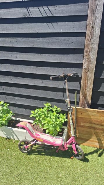 Roze spacescooter - Gebruikt maar functioneel